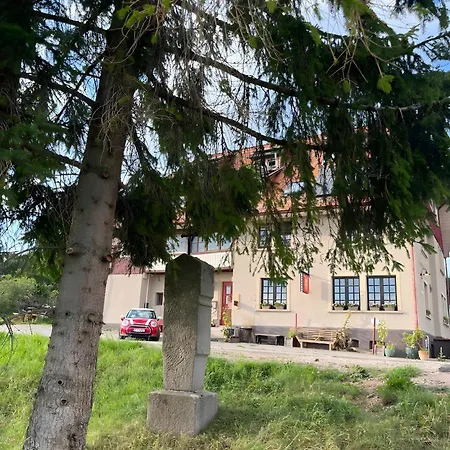 Falken Nest Apartman *